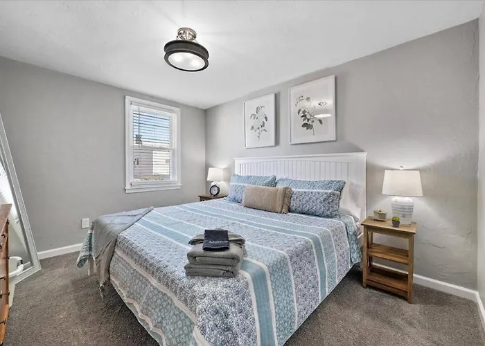 Cozy Southside Pitt W/ Pool Table +yard