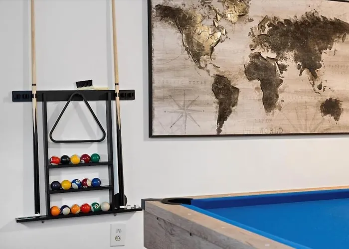 Apartment Cozy Southside Pitt W/ Pool Table +yard *