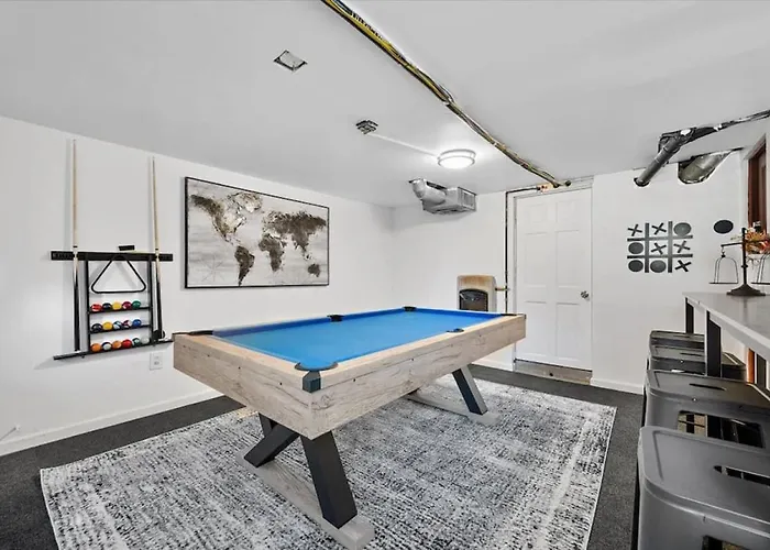 Apartment Cozy Southside Pitt W/ Pool Table +yard